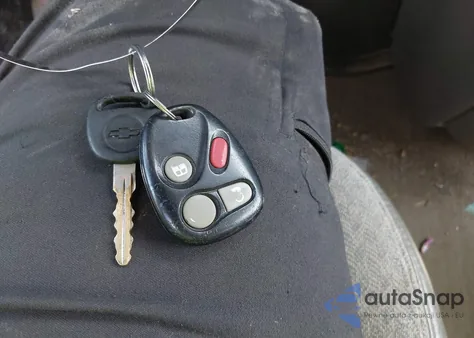 2005 Chevrolet Express from USA, damaged, VIN 1GAHG35U051181753